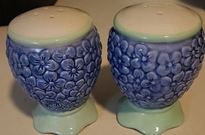 PFALTZGRAFF Summer Breeze Blue Hydrangea 4” Salt & Pepper Shakers Set  no chips